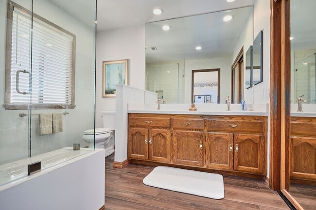 Building Photo - Spacious 3-Bedroom Lake House in Victorvil...