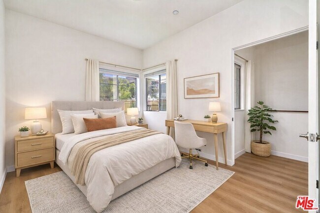 Building Photo - 2864 Sunset Pl