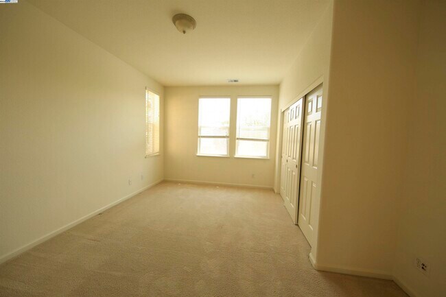 Building Photo - 1516 Whispering Oaks Way