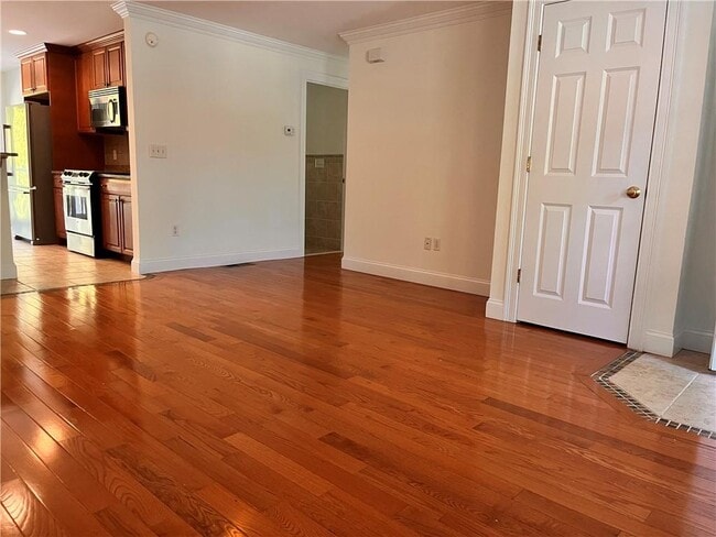 Building Photo - 33 Starr Dr W