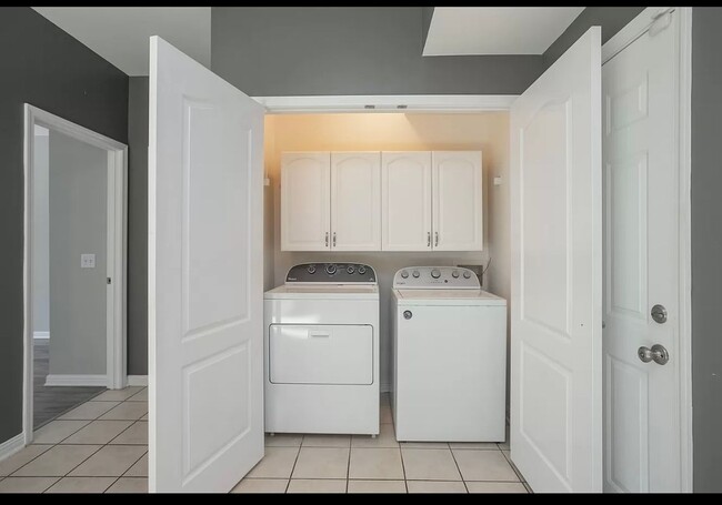 Building Photo - 6861 Scarlet Ridge Dr