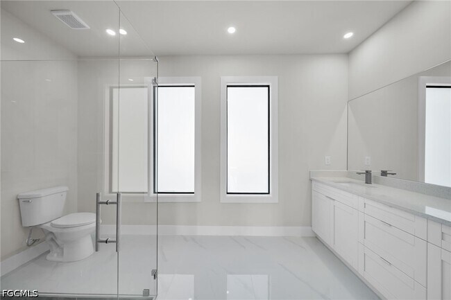 Building Photo - 2913 14th St W