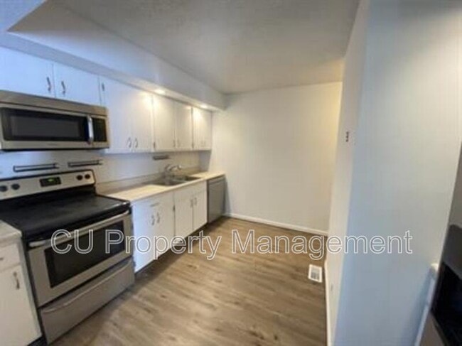 Building Photo - 907 Laura Dr