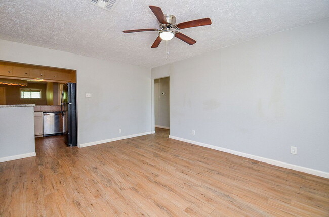 Building Photo - 5405 Southlea St