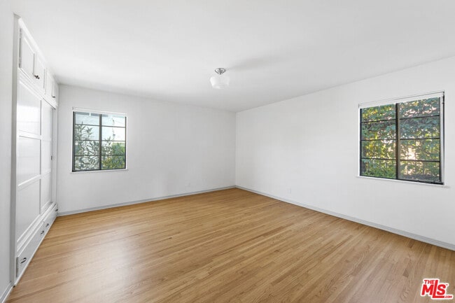 Building Photo - 1031 S Tremaine Ave