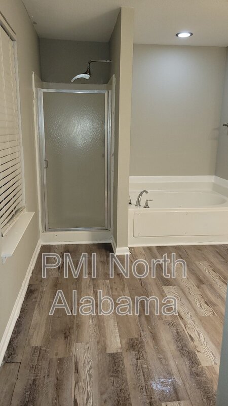 Building Photo - 214 Farmington Dr