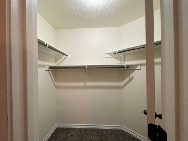 Building Photo - Townhome for rent