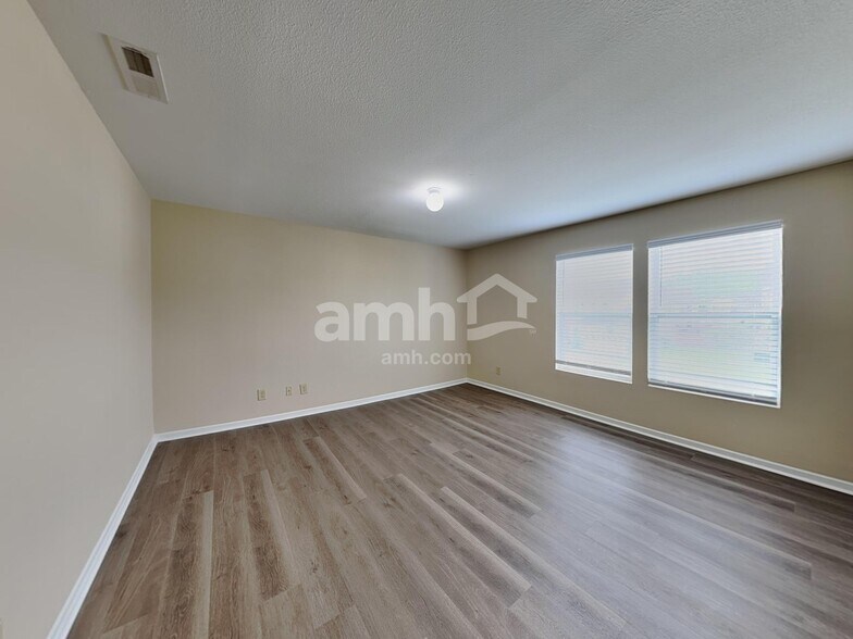 Building Photo - 6637 Branches Dr