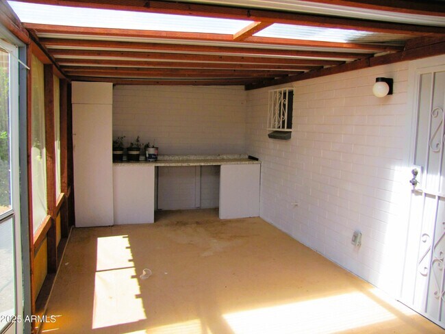 Building Photo - 1516 Hummingbird Ln