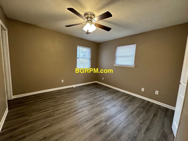 Building Photo - 3 BD, 1 1/2 BA, Home Jacksonville