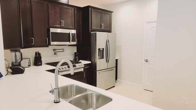 Building Photo - 8473 Loren Cove Dr