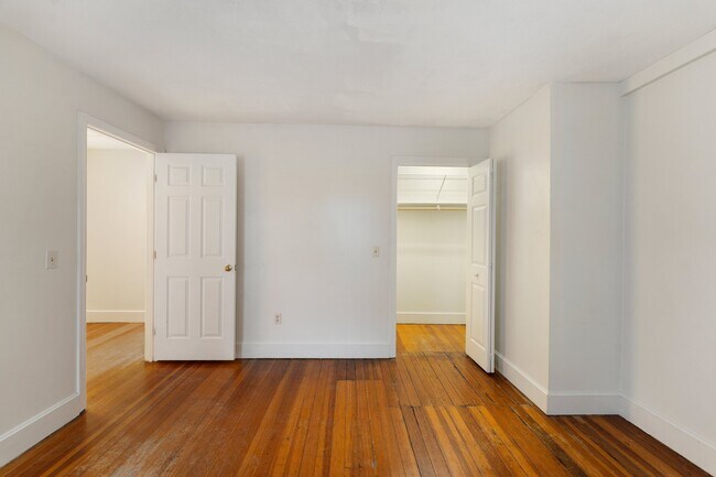 Building Photo - 71 Benefit St