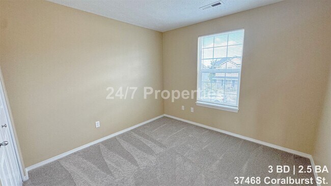 Building Photo - Remodeled 3 BD | 2.5 BA Home - Sandy