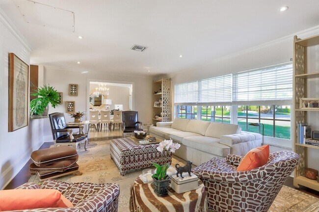 Building Photo - 835 Canary Walk