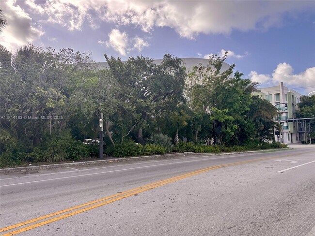 Building Photo - 2694 Inagua Ave