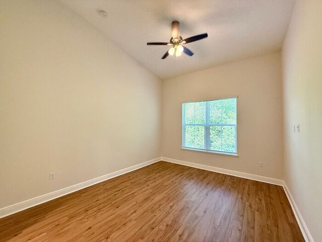 Building Photo - Gorgeous, Modern 2/2 Duplex in Orange City!