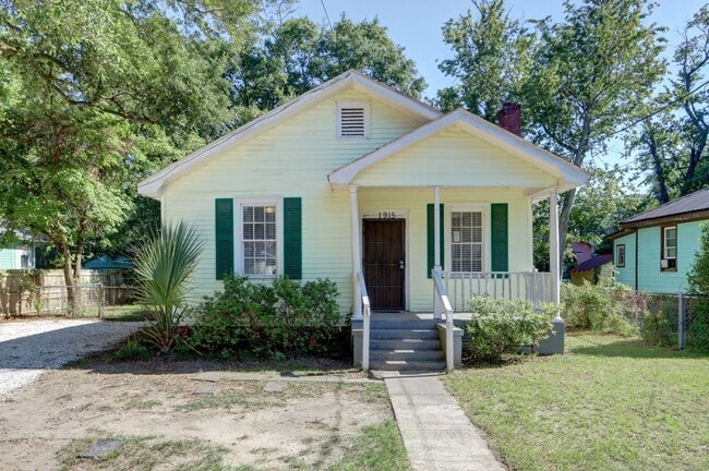 Primary Photo - Renovated Three Bedroom, Two Bathroom Sing...