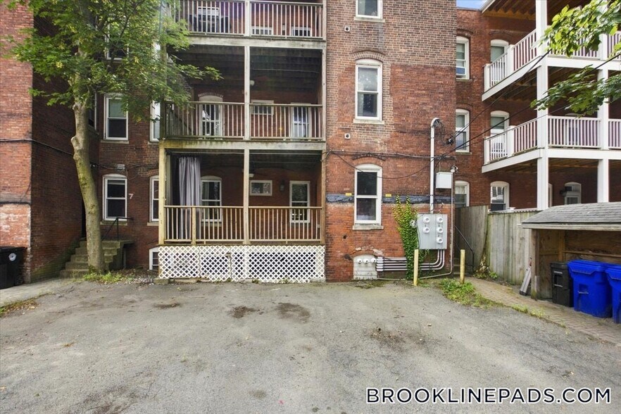 Building Photo - 9 Strathmore Rd
