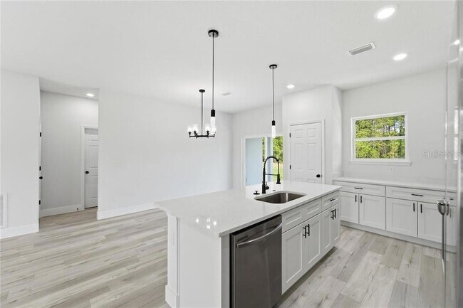 Building Photo - 3286 W Crandon Dr