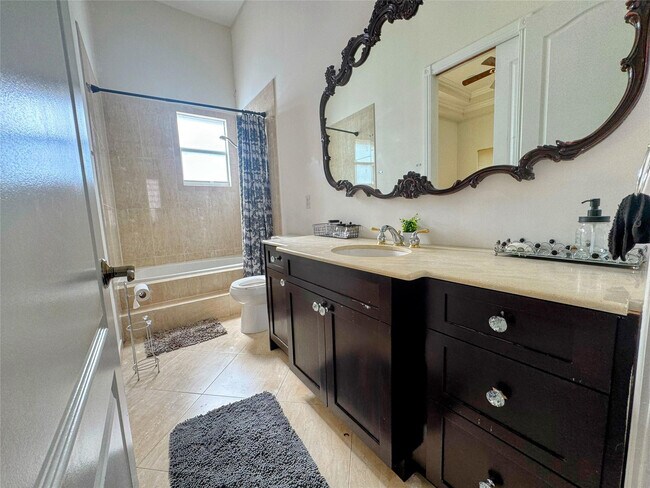 Building Photo - 5981 SW 37th Terrace