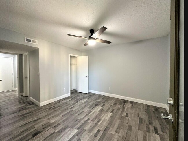 Building Photo - 3525 Sable Palm Ln