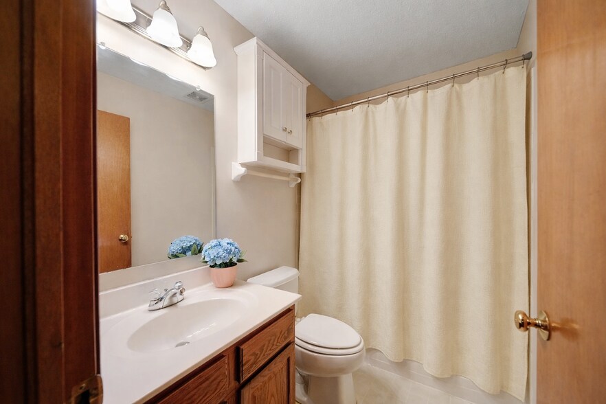 Building Photo - 8602 Smokey Hollow Dr