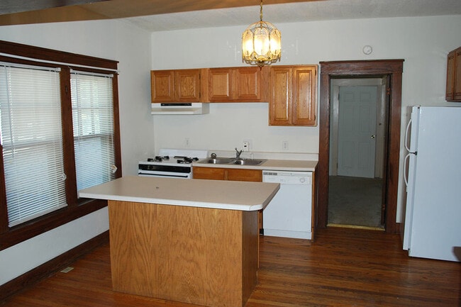 Building Photo - 403 E Smith Ave