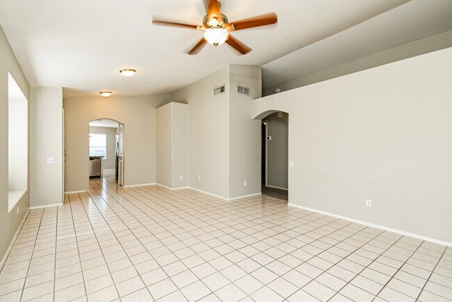 Building Photo - 6603 E Northridge St