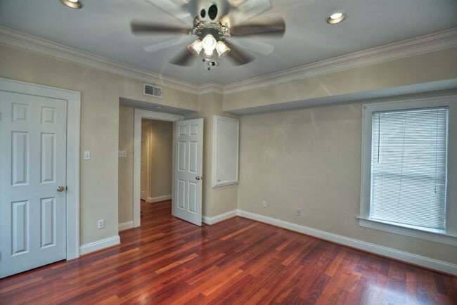 Building Photo - 1334 W Pierce St