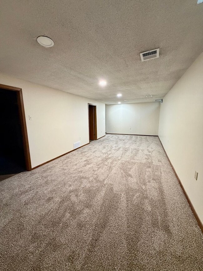 Building Photo - Indian Hills Duplex