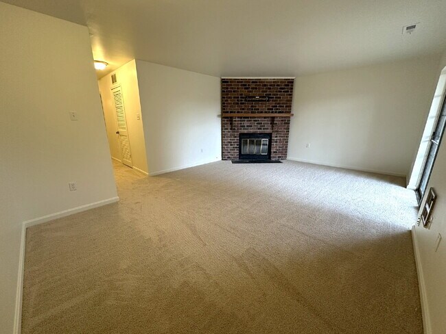 Building Photo - COMING SOON! 3-Bed, 3.5-Bath Townhome in Sparks Glencoe
