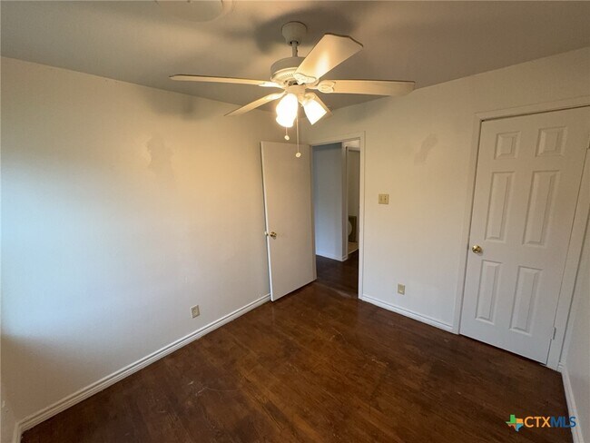 Building Photo - 3312 Lake Travis Ave