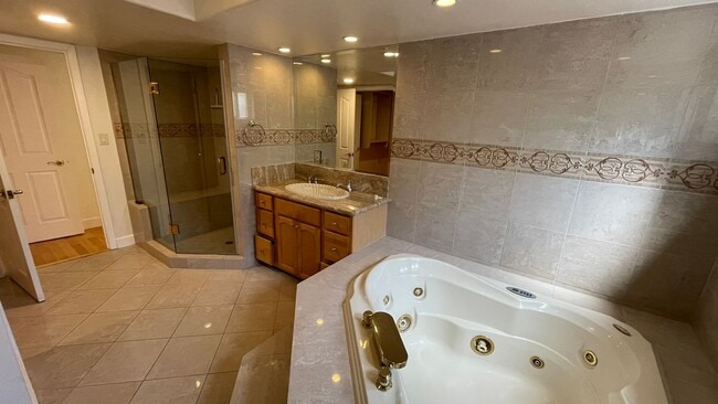 Building Photo - Martinez! Beautiful 5 bedroom 3.5 bathroom...