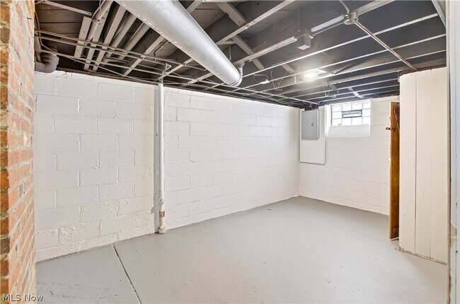 Building Photo - 2808 Portman Ave