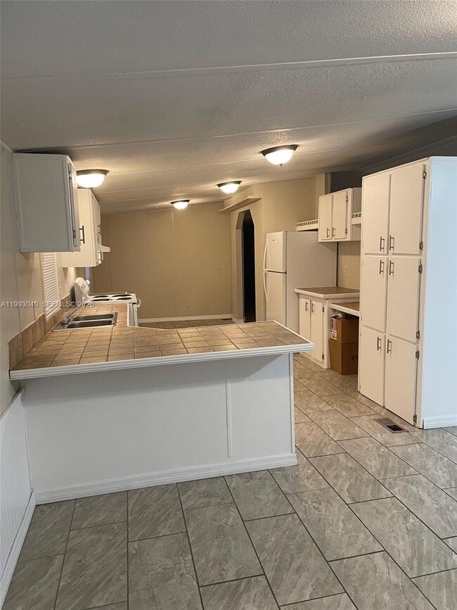 Building Photo - 8638 Gibson Oaks Dr