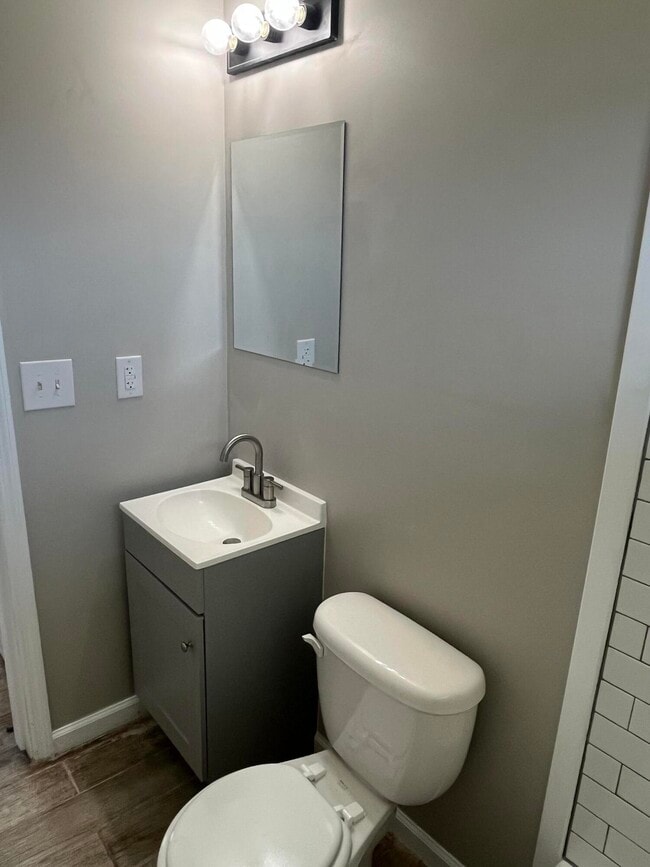 Building Photo - 486 Metz Dr