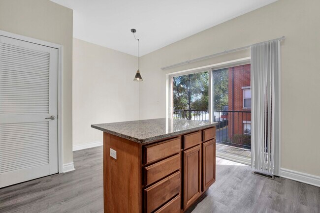 Building Photo - 2503 S Calumet Ave