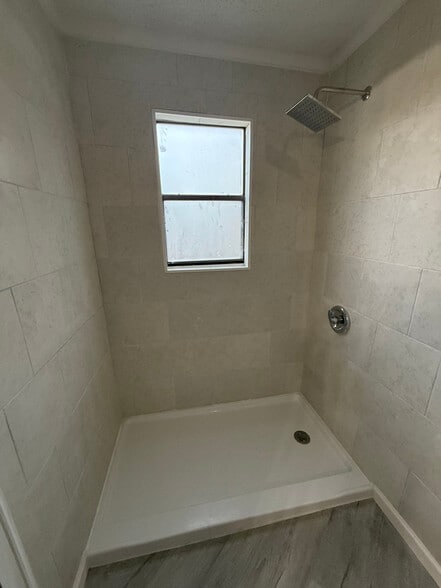 Building Photo - 4401 River Valley Dr