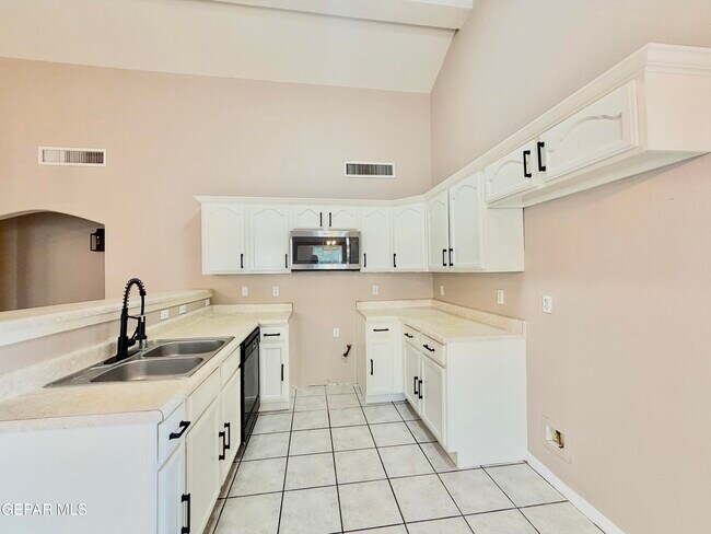 Building Photo - 3904 Tierra Marfil Rd