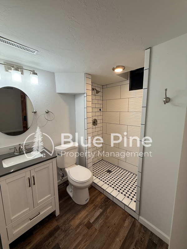 Building Photo - 410 Lincoln Dr