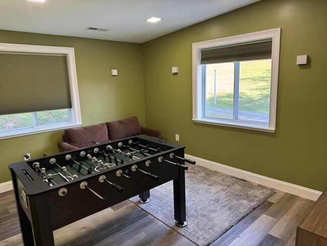 Building Photo - Pet Friendly!!!!