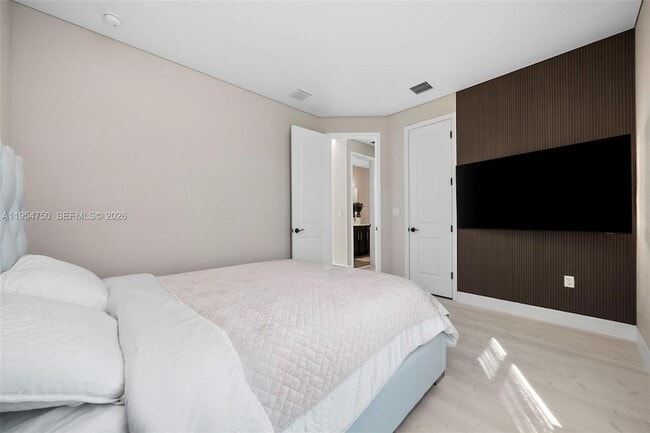 Building Photo - 4642 Pinehurst Trl W