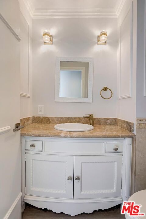 Building Photo - 323 N Palm Dr