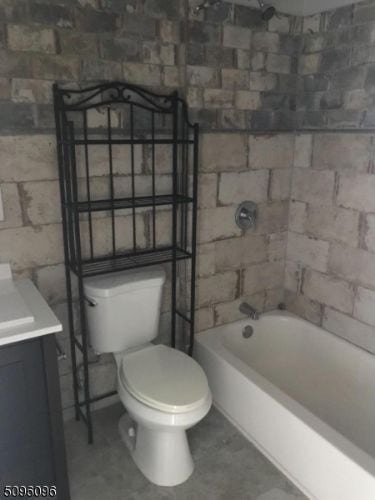 Building Photo - 180 Spring St