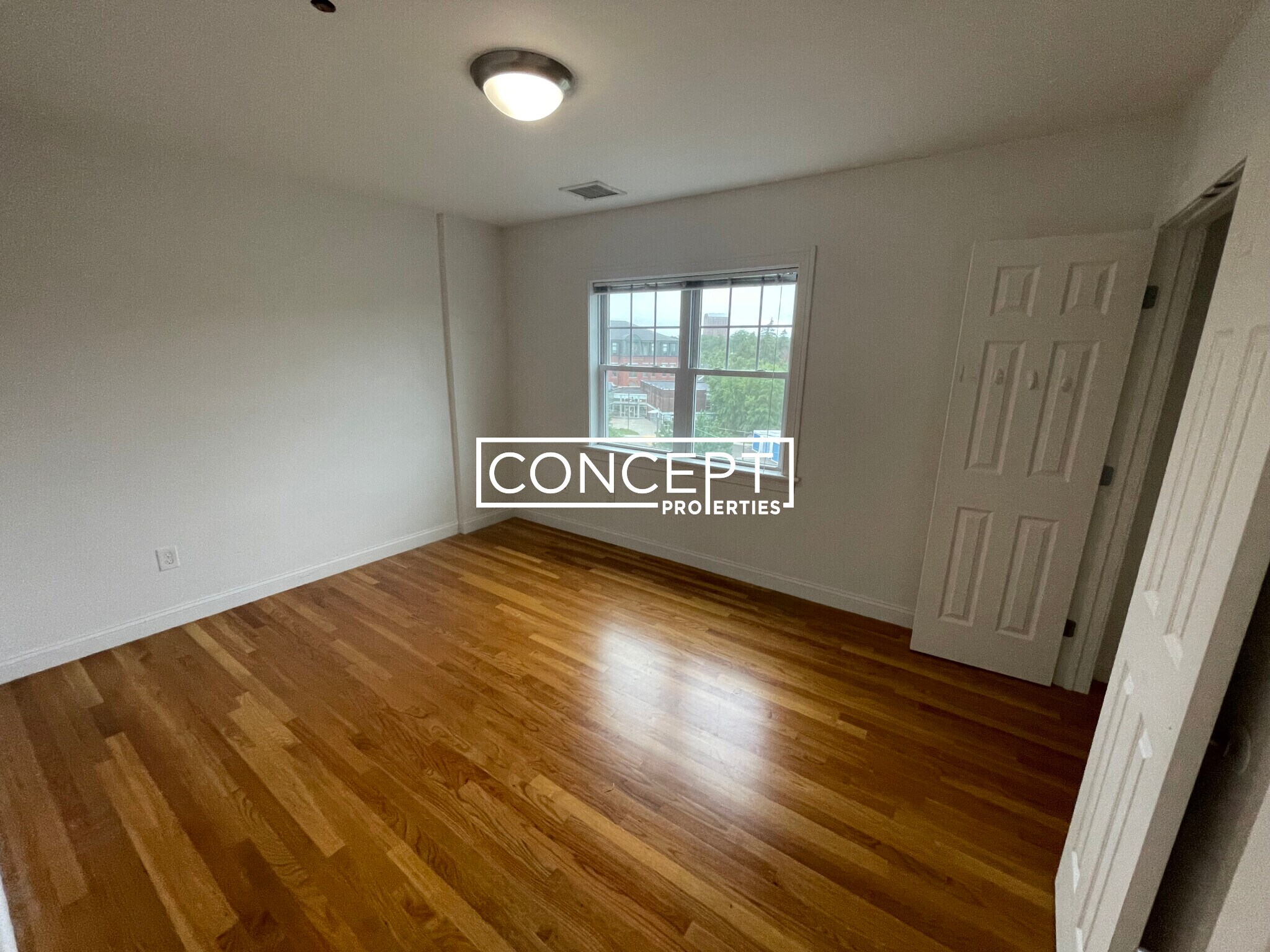 Building Photo - 53 Circuit St