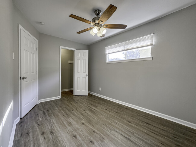 Bedroom - 4539 Dakota St