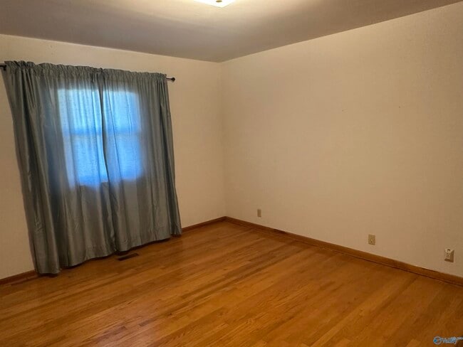 Building Photo - 102 Jones Valley Dr SW