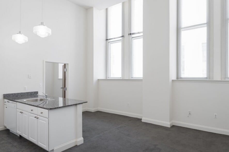 Building Photo - 1001 Chestnut St