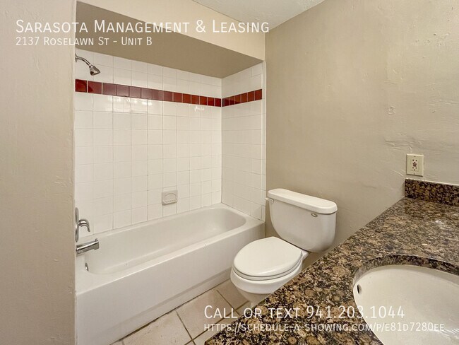 Building Photo - 2137 Roselawn St