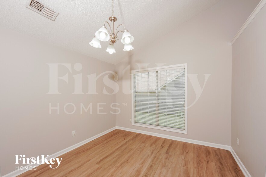 Building Photo - 200 Summer Hill Dr